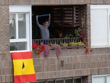 Un vecino de Zaragoza haciendo ejercicio Un vecino de Zaragoza haciendo ejercicio