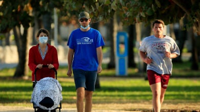 Consulta el BOE del 1 de mayo sobre las salidas para pasear y hacer deporte en la desescalada en PDF