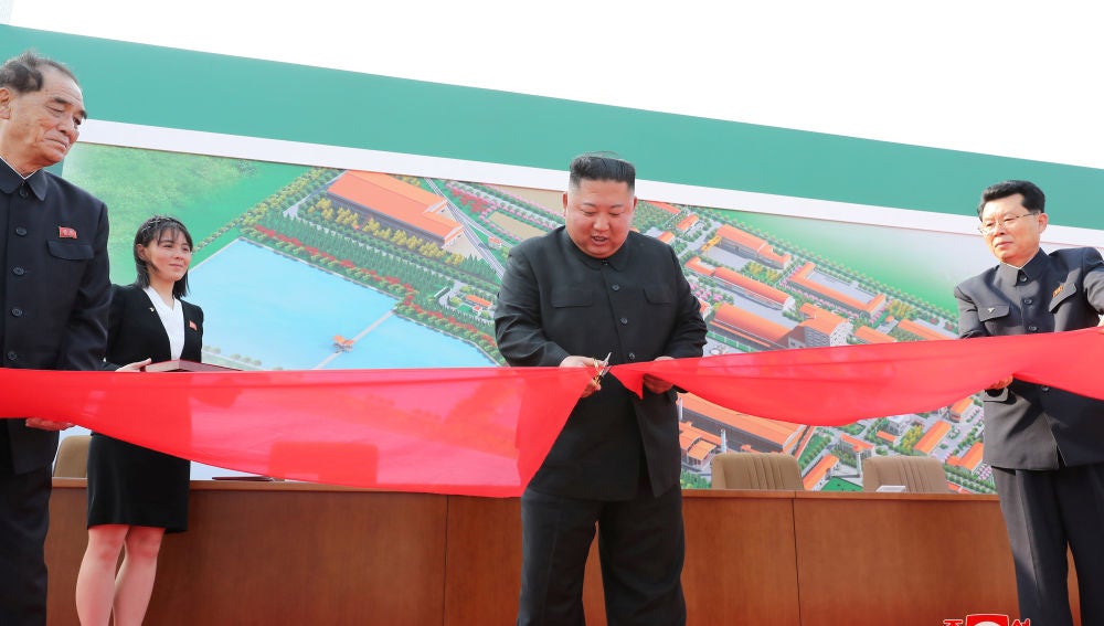 Kim Jong-Un reaparece tras tres semanas ausente