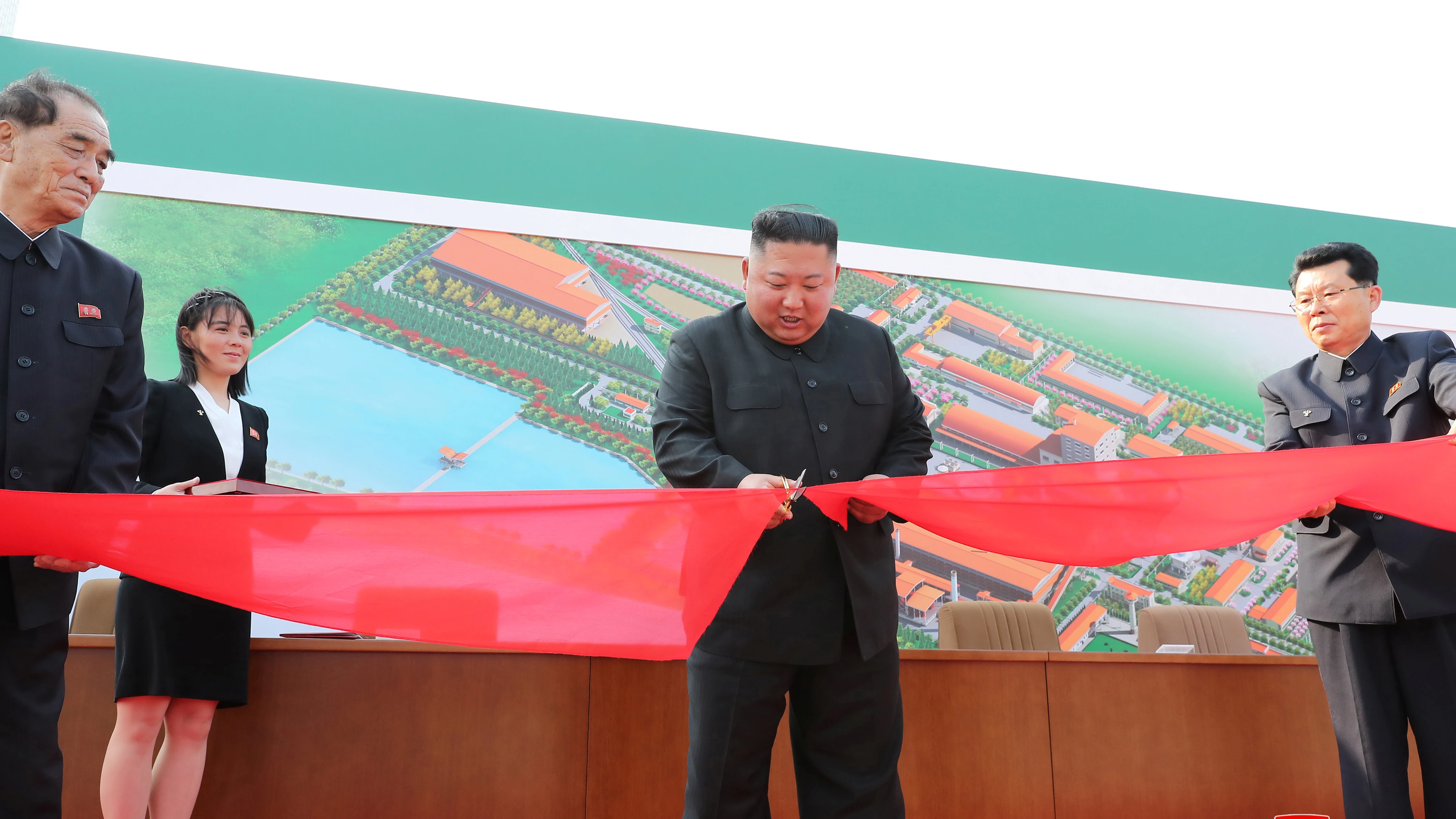 Kim Jong-Un reaparece tras tres semanas ausente Kim Jong-Un reaparece tras tres semanas ausente