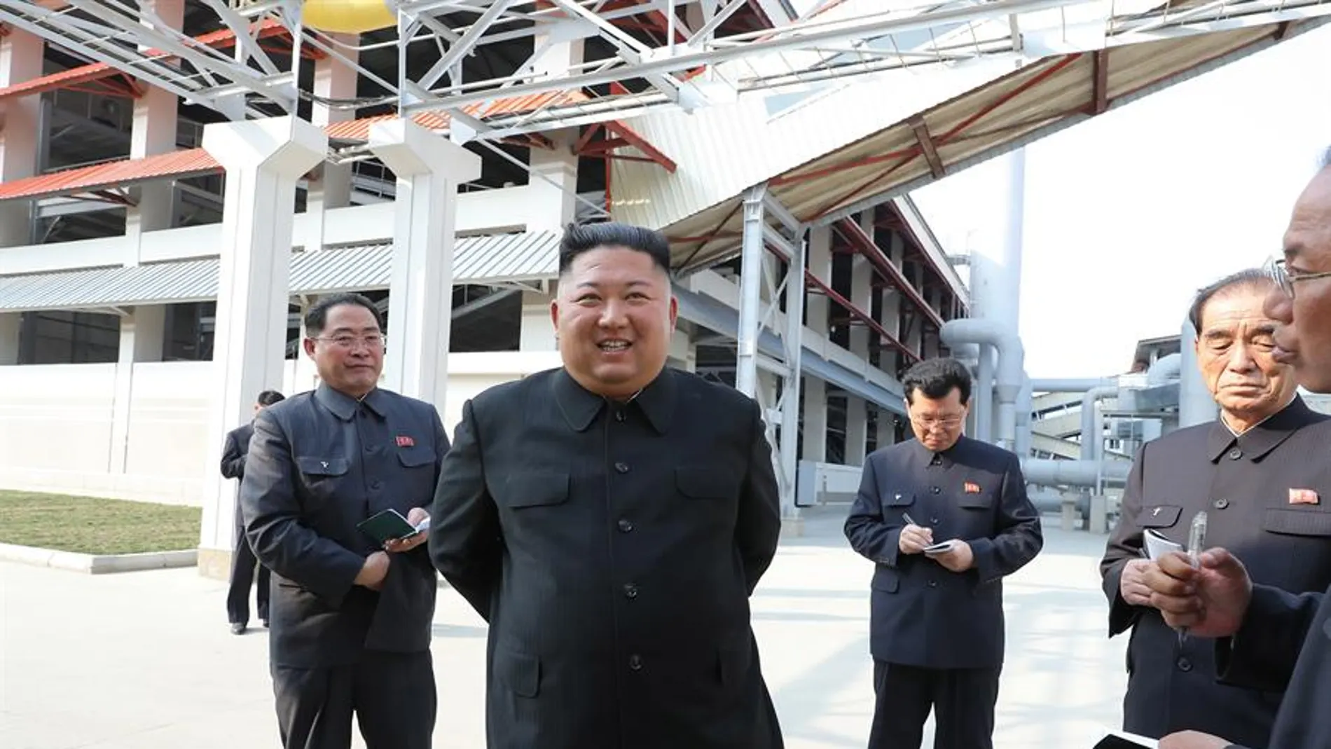 Kim Jong-un reaparece tras 21 días desaparecido Kim Jong-un reaparece tras 21 días desaparecido