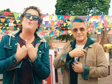 Carlos Vives y Alejandro Sanz en el vídeo de 'For Sale' Carlos Vives y Alejandro Sanz en el vídeo de 'For Sale'
