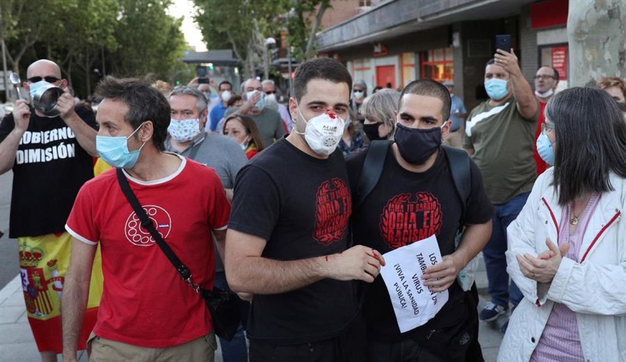 Herido durante un altercado en la cacerolada contra el Gobierno Herido durante un altercado en la cacerolada contra el Gobierno