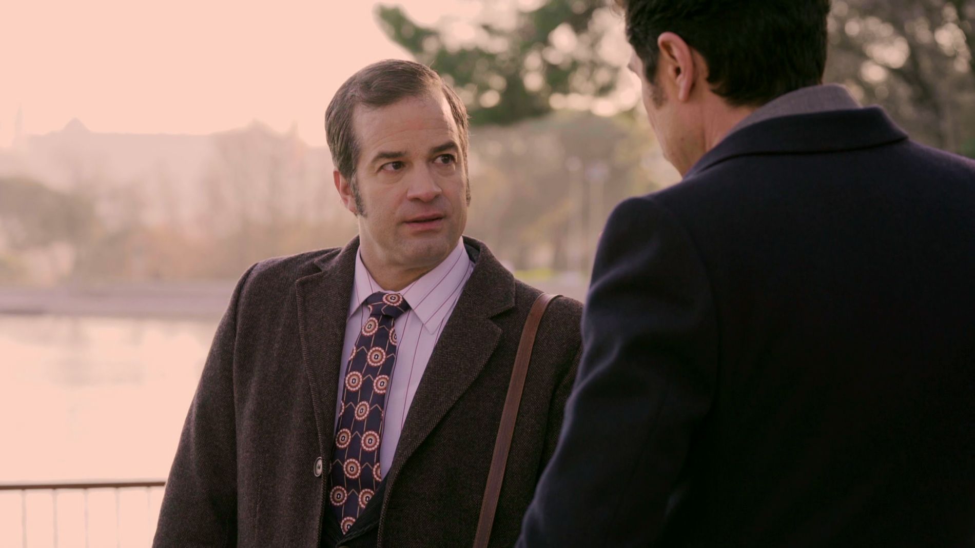 David teme por su futuro al estar atrapado por el chantaje de Armando