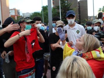 Coronavirus Madrid: Tensión en Alcorcón durante las caceroladas contra el Gobierno