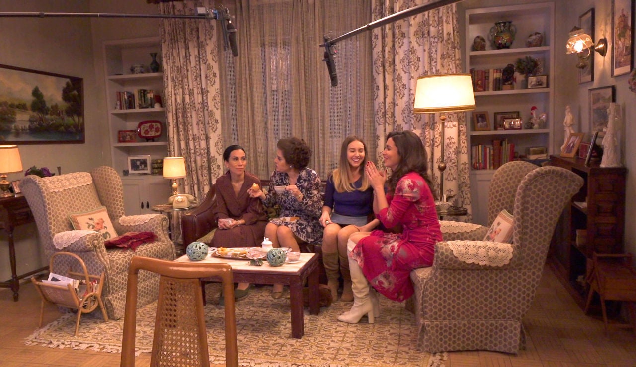Descubre c&oacute;mo se grab&oacute; la divertida secuencia de Manolita, Benigna, Luisita y Amelia viendo 'El secreto de Puente Viejo'