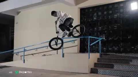 Fernando Laczco, el 'rider nocturno' de Málaga Fernando Laczco, el 'rider nocturno' de Málaga