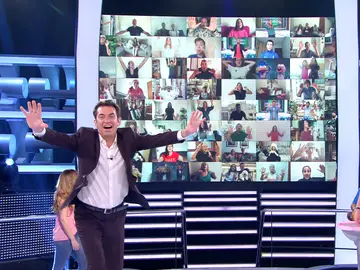 “Ya me puedo retirar”: Arturo Valls flipa al descubrir a una cantante mítica en la gran pantalla de ‘¡Ahora caigo!’ “Ya me puedo retirar”: Arturo Valls flipa al descubrir a una cantante mítica en la gran pantalla de ‘¡Ahora caigo!’