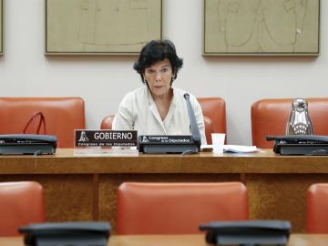 La ministra de Educación, Isabel Celaá, comparece ante la comisión. 