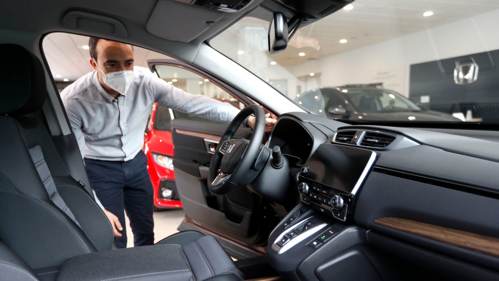 Cómo utilizar la mascarilla obligatoria cuando vayas en coche o moto