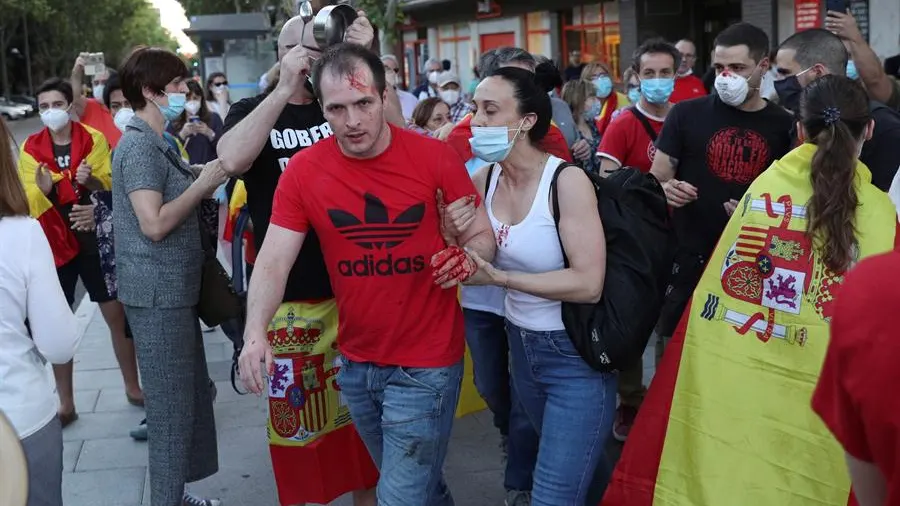 Enfrentamientos durante las caceroladas en Moratalaz Enfrentamientos durante las caceroladas en Moratalaz