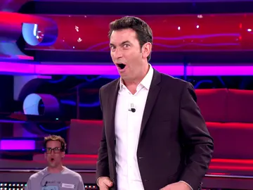 El tremendo zasca de una concursante a Arturo Valls tras uno de sus chistes en ‘¡Ahora caigo!’ El tremendo zasca de una concursante a Arturo Valls tras uno de sus chistes en ‘¡Ahora caigo!’
