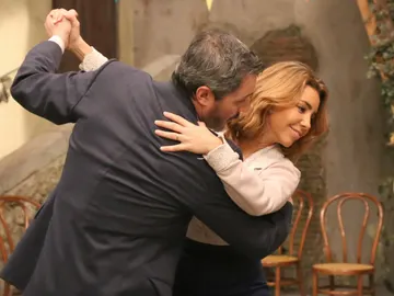 "Hemos crecido juntos": El romántico mensaje de despedida de Fernando Coronado y Sandra Cervera tras 9 años de matrimonio en 'El secreto de Puente Viejo' "Hemos crecido juntos": El romántico mensaje de despedida de Fernando Coronado y Sandra Cervera tras 9 años de matrimonio en 'El secreto de Puente Viejo'