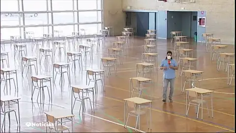 Polideportivos convertidos en aulas para realizar los exámenes durante la desescalada del coronavirus Polideportivos convertidos en aulas para realizar los exámenes durante la desescalada del coronavirus