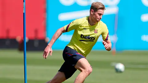 Frenkie de Jong, durante los entrenamientos individuales realizados en la Ciudad Deportiva Joan Gamper Frenkie de Jong, durante los entrenamientos individuales realizados en la Ciudad Deportiva Joan Gamper