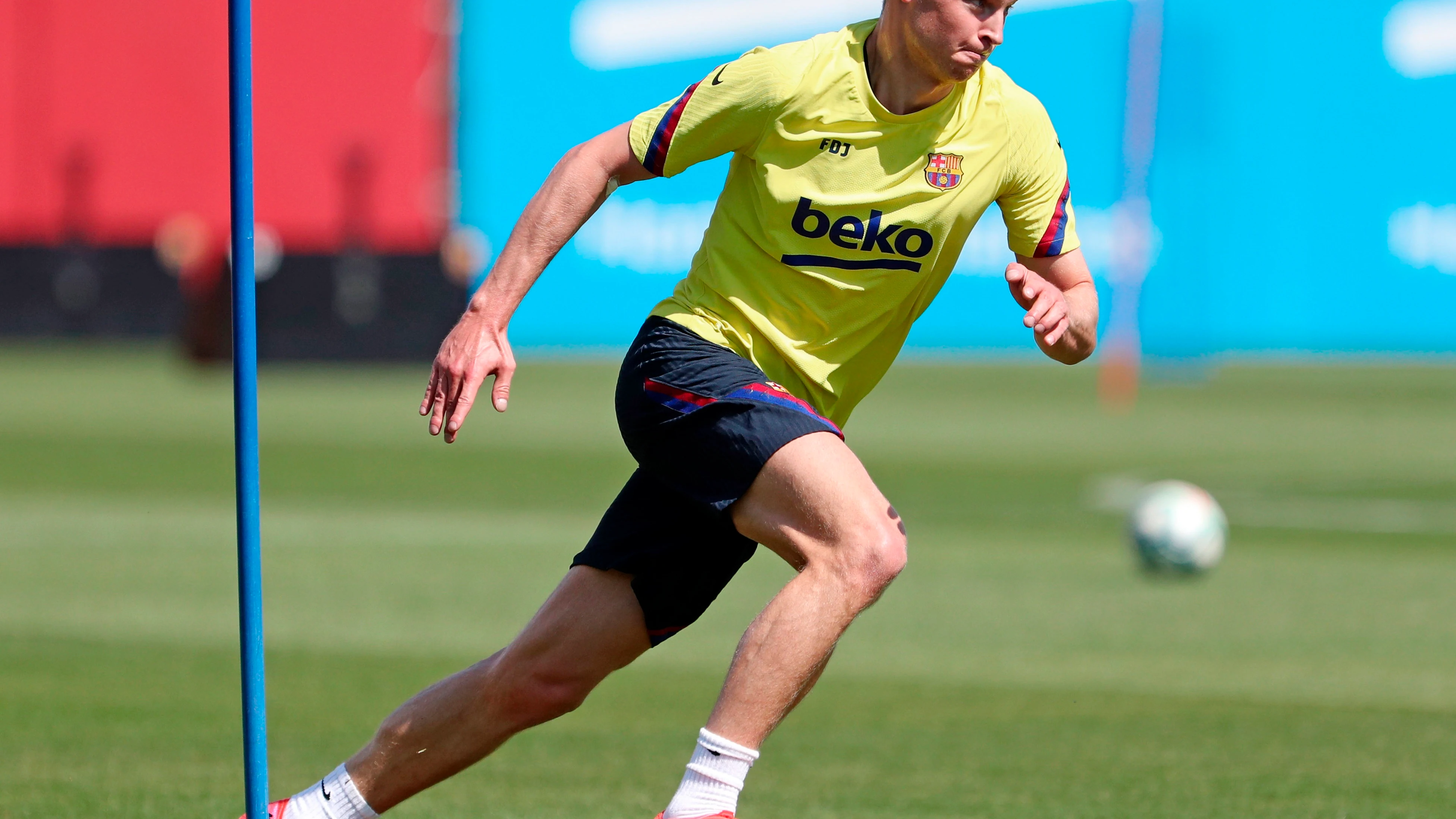 Frenkie de Jong, durante los entrenamientos individuales realizados en la Ciudad Deportiva Joan Gamper Frenkie de Jong, durante los entrenamientos individuales realizados en la Ciudad Deportiva Joan Gamper
