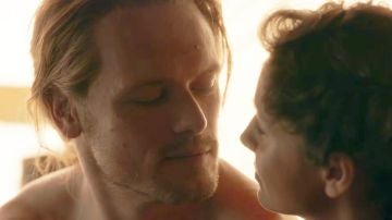 Sam Heughan y Caitriona Balfe en la temporada 5 de 'Outlander'