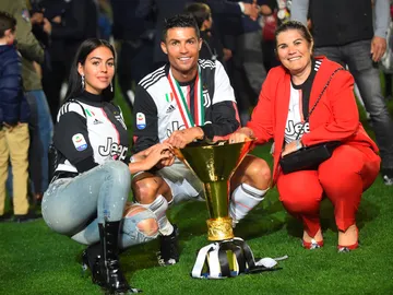 Georgina Rodríguez, Cristiano Ronaldo y Dolores Aveiro  Georgina Rodríguez, Cristiano Ronaldo y Dolores Aveiro