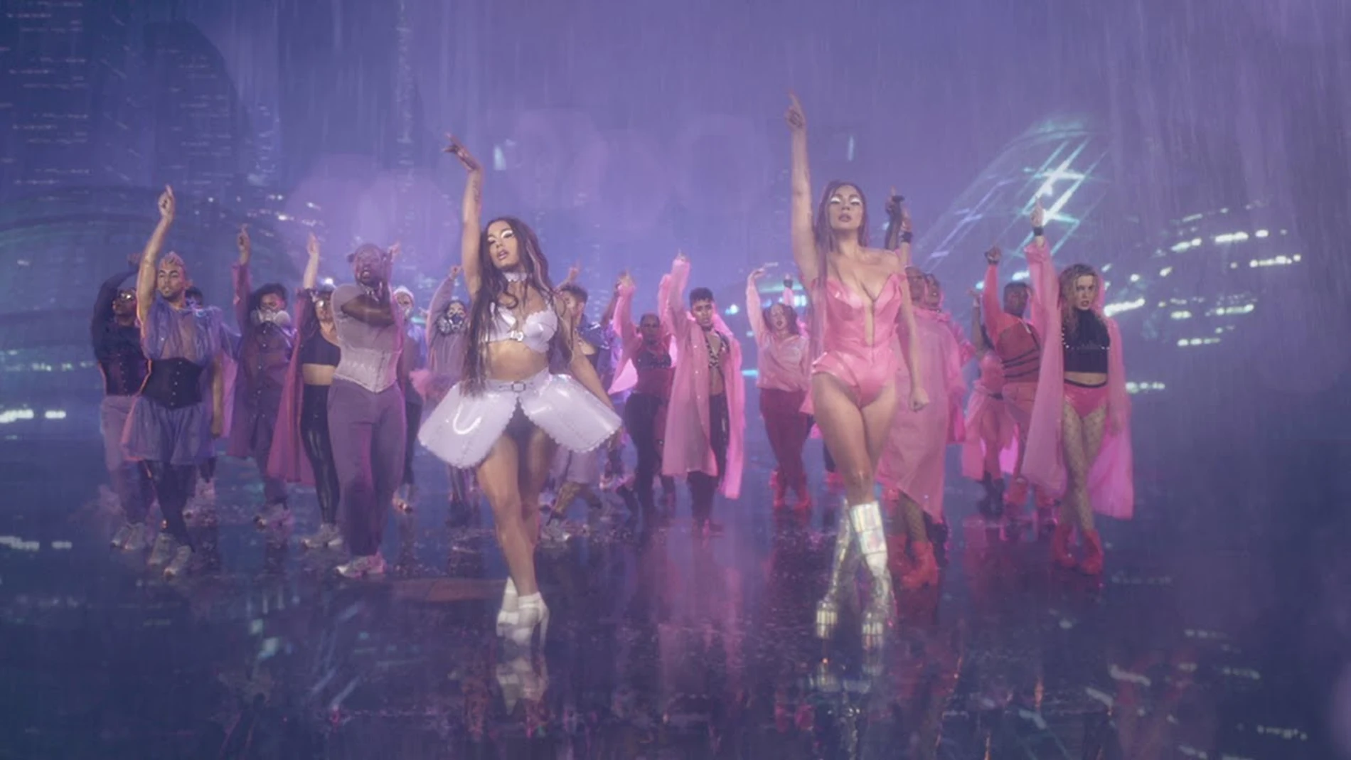 Ariana Grande y Lady Gaga en el vídeo de 'Rain on Me' Ariana Grande y Lady Gaga en el vídeo de 'Rain on Me'