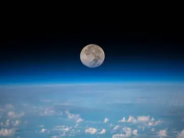 La Luna vista desde la Estación Espacial Internacional La Luna vista desde la Estación Espacial Internacional