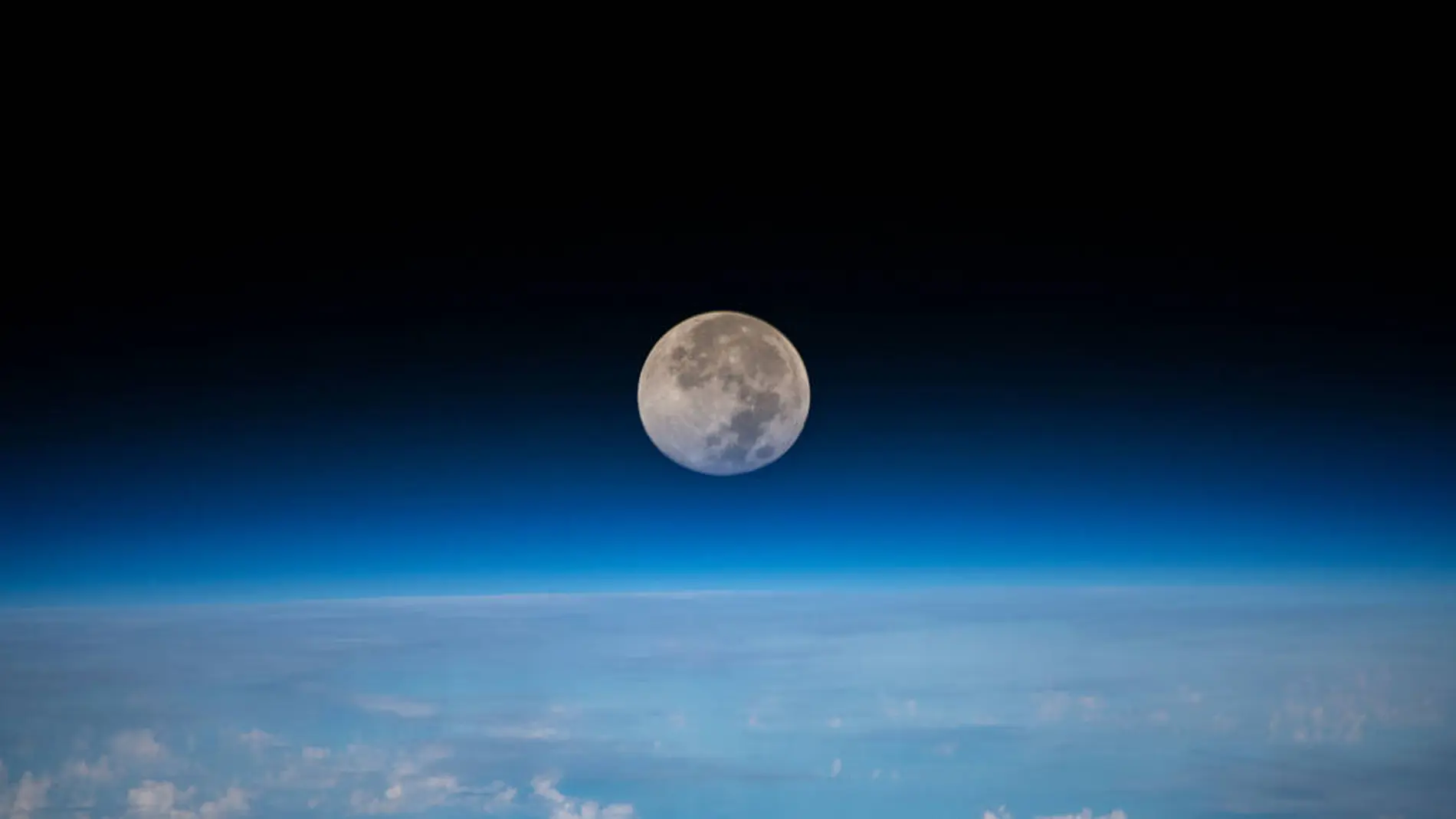 La Luna vista desde la Estación Espacial Internacional La Luna vista desde la Estación Espacial Internacional