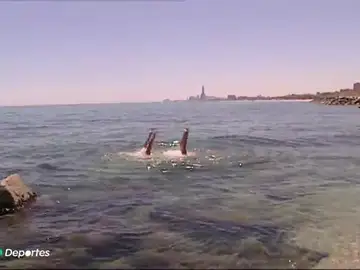La espectacular recreación en el mar del ejercicio de las medallistas olímpicas Thais Henríquez y Paula Klamburg La espectacular recreación en el mar del ejercicio de las medallistas olímpicas Thais Henríquez y Paula Klamburg