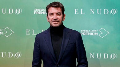 Arturo Valls irradia felicidad con su inseparable compañera en plena desconexión