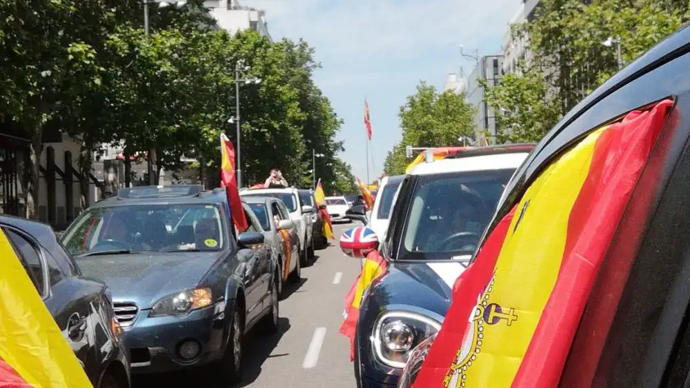 A3 Noticias Fin de Semana (23-05-20) Miles de manifestantes en coche convocados por Vox colapsan varios puntos de España y piden la dimisión de un "Gobierno criminal" A3 Noticias Fin de Semana (23-05-20) Miles de manifestantes en coche convocados por Vox colapsan varios puntos de España y piden la dimisión de un "Gobierno criminal"