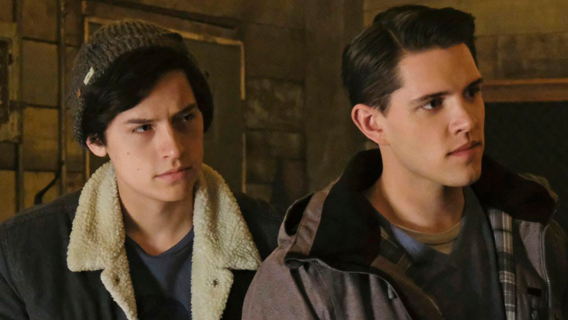 Cole Sprouse y Casey Cott en 'Riverdale'