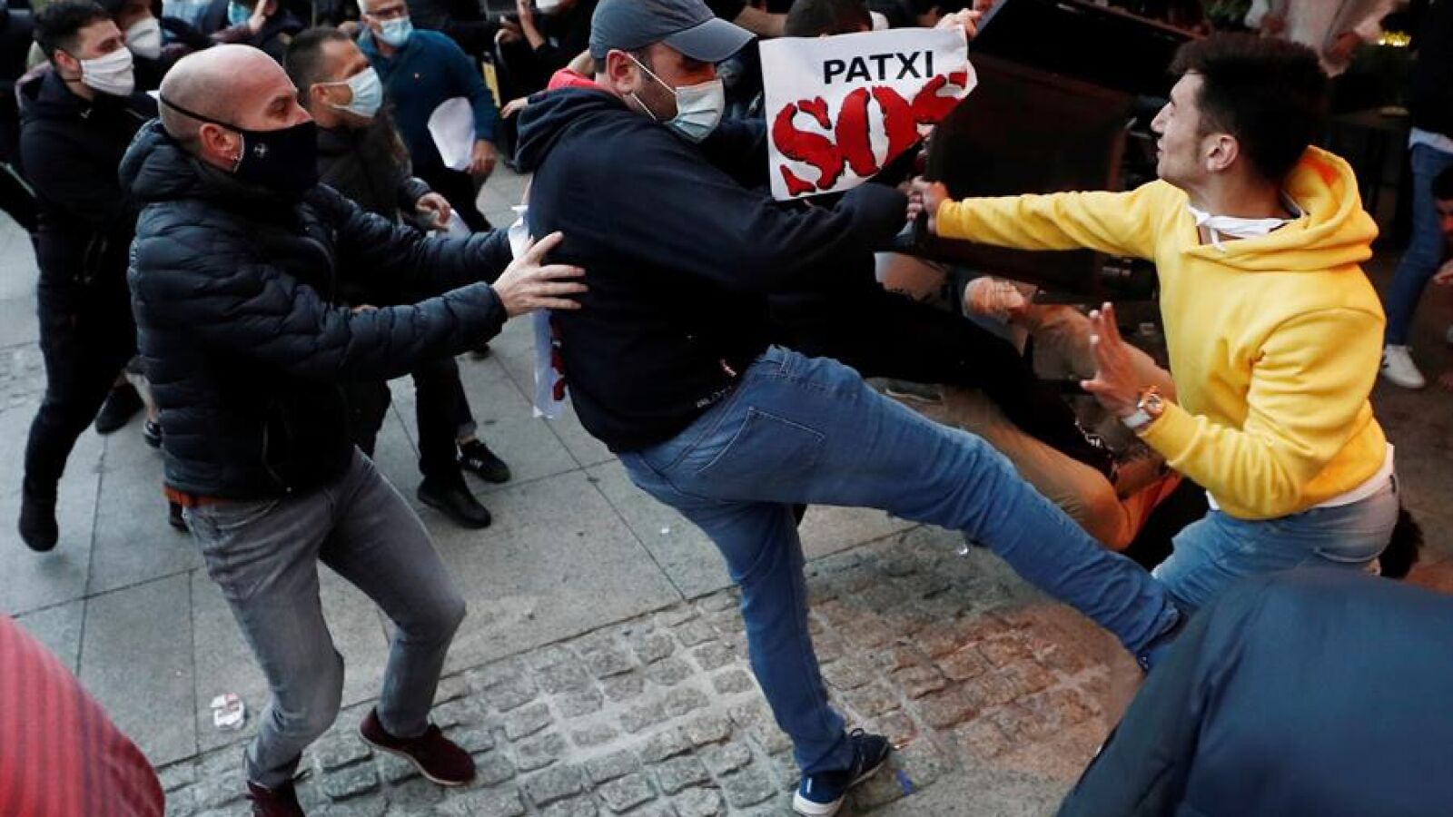 Un detenido tras una manifestación no autorizada en apoyo al etarra Patxi Ruiz en Pamplona