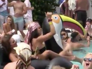 Varios infectados por coronavirus tras acudir a una fiesta en una piscina en EEUU