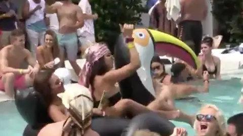 Varios infectados por coronavirus tras acudir a una fiesta en una piscina en EEUU Varios infectados por coronavirus tras acudir a una fiesta en una piscina en EEUU