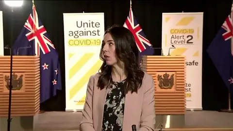 Un terremoto sorprende a la primera ministra neozelandesa Jacinta Ardern en plena entrevista Un terremoto sorprende a la primera ministra neozelandesa Jacinta Ardern en plena entrevista