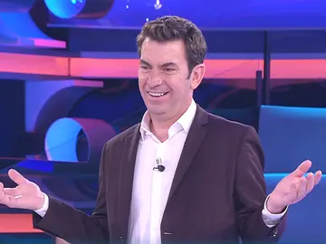 ¡Vaya fallo! Arturo Valls alucina con la nueva versión de un éxito de Ricky Martin en ‘¡Ahora caigo!’ ¡Vaya fallo! Arturo Valls alucina con la nueva versión de un éxito de Ricky Martin en ‘¡Ahora caigo!’