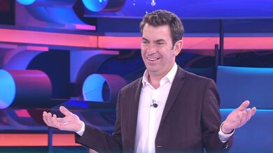 ¡Vaya fallo! Arturo Valls alucina con la nueva versión de un éxito de Ricky Martin en ‘¡Ahora caigo!’