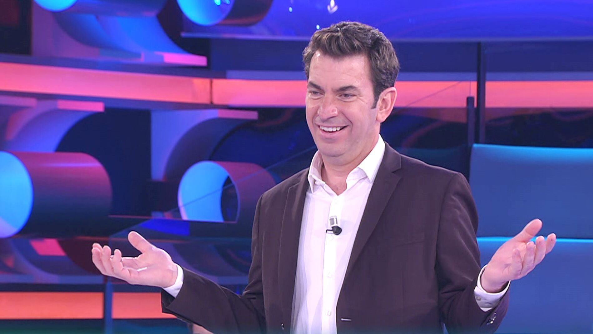 &iexcl;Vaya fallo! Arturo Valls alucina con la nueva versi&oacute;n de un &eacute;xito de Ricky Martin en &lsquo;&iexcl;Ahora caigo!&rsquo;