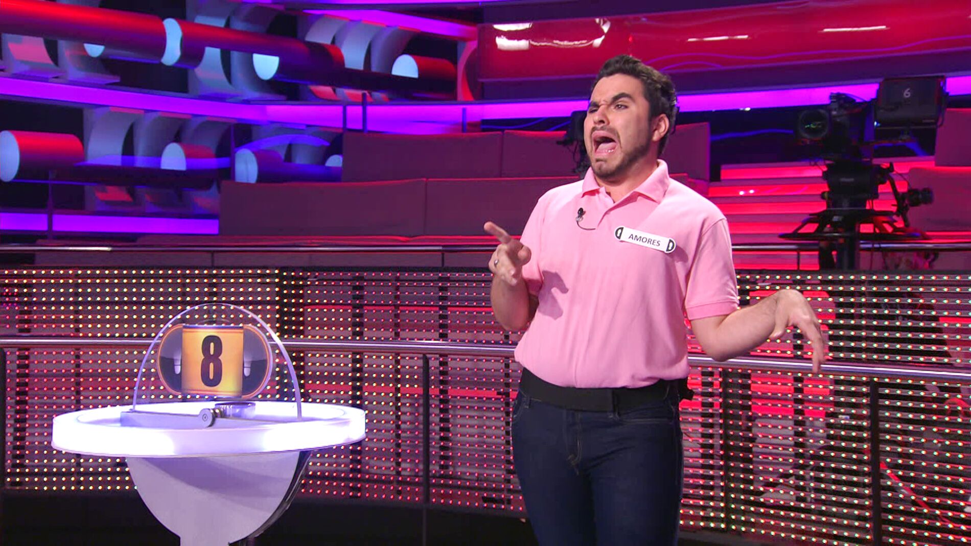 La desgarradora e hilarante versi&oacute;n de Amores con la canci&oacute;n &lsquo;Sobrevivir&eacute;&rsquo; de M&oacute;nica Naranjo 