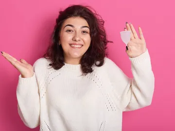 Chica con copa menstrual Chica con copa menstrual