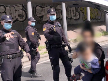 Transportistas de droga y personas ocultas en maleteros, los casos más extremos de los controles policiales 