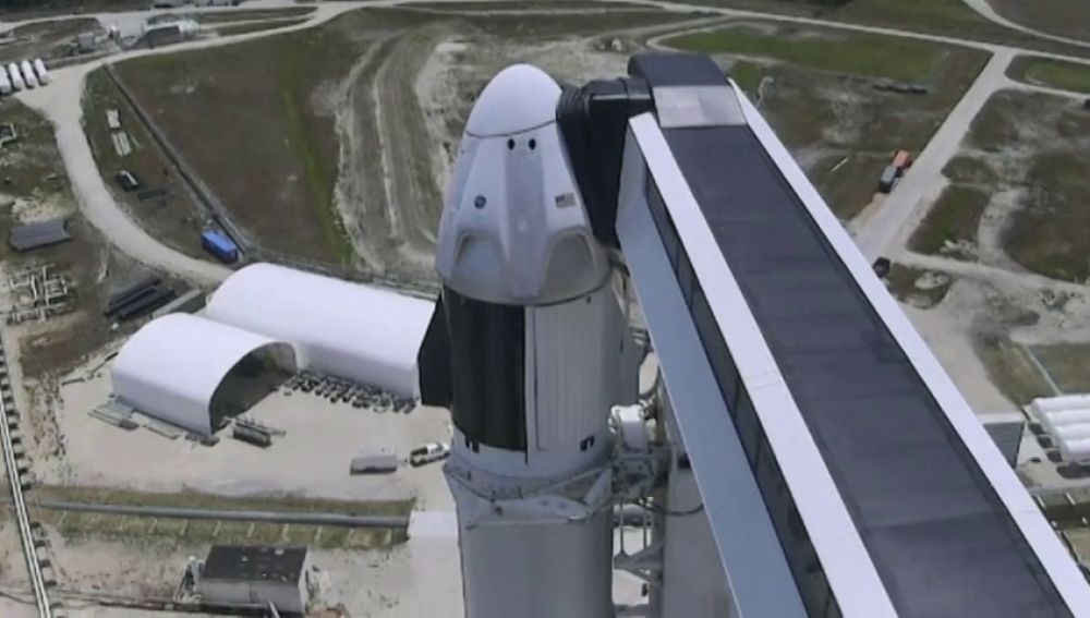 Lanzamiento del primer cohete tripulado privado de SpaceX, streaming en directo