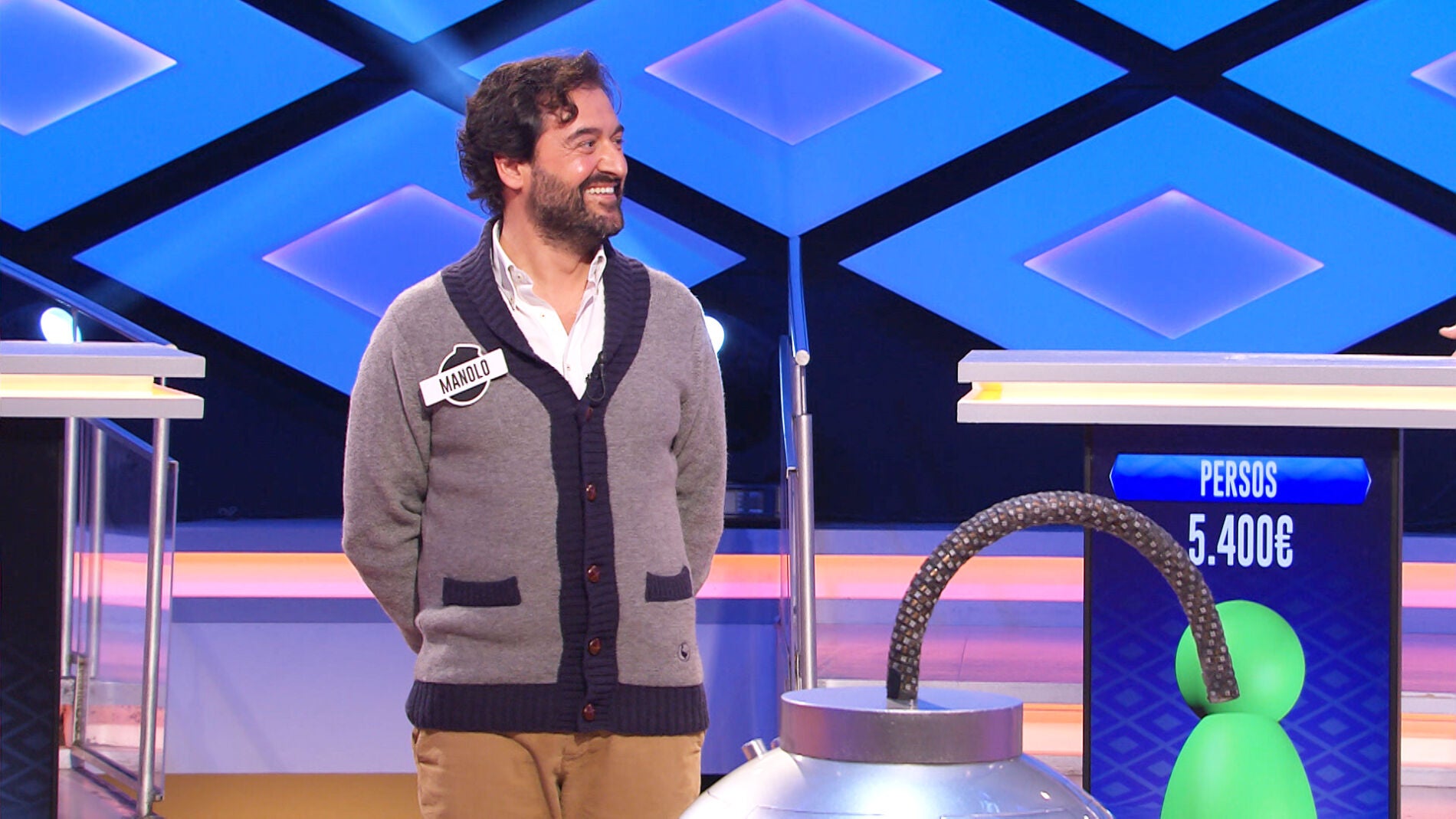 Los t&eacute;cnicos de &lsquo;&iexcl;Boom!&rsquo; aplauden la excelente jugada en solitario de Manolo, de &lsquo;Los dis&rsquo;, en la bomba clasificatoria 