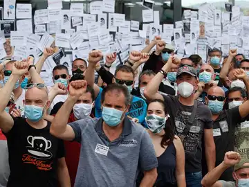 Trabajadores de Nissan protestan en las puertas de los concesionarios de la compañía Trabajadores de Nissan protestan en las puertas de los concesionarios de la compañía