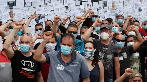 Trabajadores de Nissan protestan en las puertas de los concesionarios de la compañía Trabajadores de Nissan protestan en las puertas de los concesionarios de la compañía