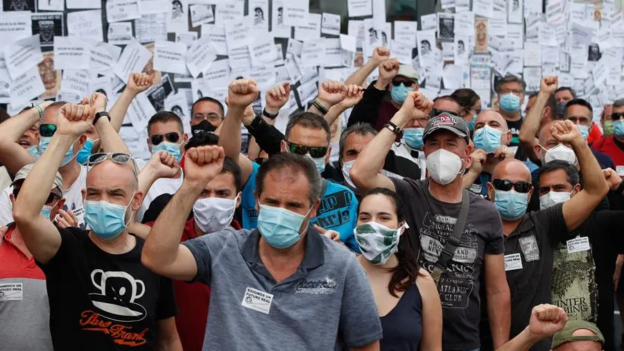 Trabajadores de Nissan protestan en las puertas de los concesionarios de la compañía Trabajadores de Nissan protestan en las puertas de los concesionarios de la compañía