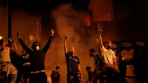 Quema de una comisaría en las protestas por la muerte de George Floyd a manos de la Policía Quema de una comisaría en las protestas por la muerte de George Floyd a manos de la Policía