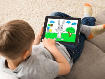 Niño con tablet