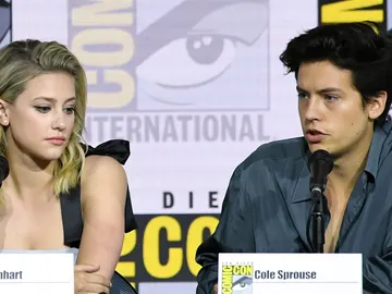 Lili Reinhart y Cole Sprouse Lili Reinhart y Cole Sprouse