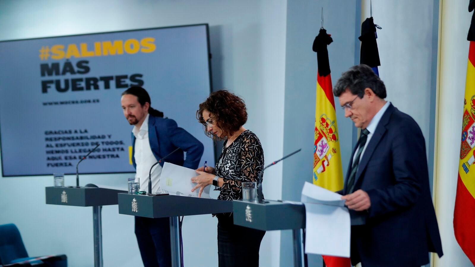 Pablo Iglesias y María Jesús Montero: dos versiones sobre la subida de impuestos