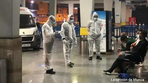 Operación de la Policía para interceptar a cuatro sospechosos de coronavirus fugados en Murcia Operación de la Policía para interceptar a cuatro sospechosos de coronavirus fugados en Murcia