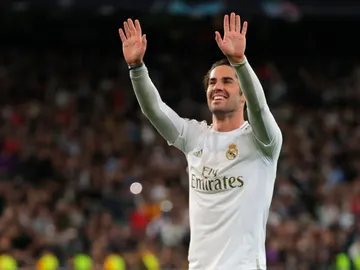 Isco saluda a la grada tras un partido con el Real Madrid Isco saluda a la grada tras un partido con el Real Madrid